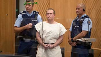 الارهابي الاسترالي منفذ مجزرة المسجدين بنيوزيلندا يقر بذنبه