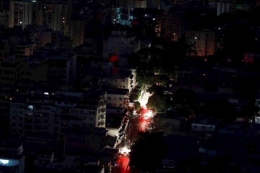فنزويلا تستعيد الكهرباء تدريجيا