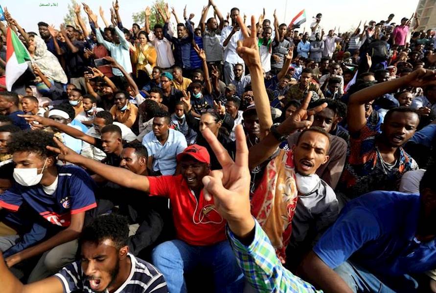 بيان: تجمع المهنيين السودانيين يرفض ما أعلنه المجلس العسكري