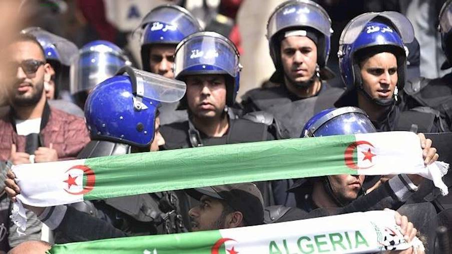 الشرطة الجزائرية تعلن توقيف مجموعة إرهابية مسلحة تضم أجانب خططت لاستهداف مدنيين
